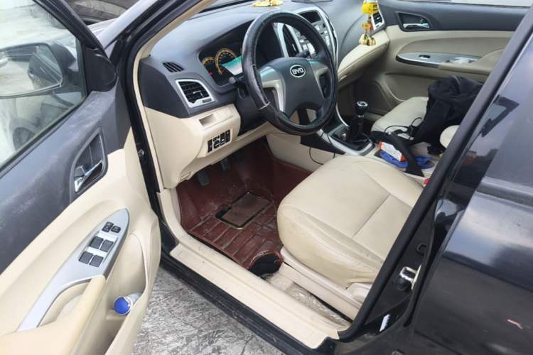 Used BYD F3 2015 Energy-Saving Edition 1.5L Manual Luxury Model Driver Seat