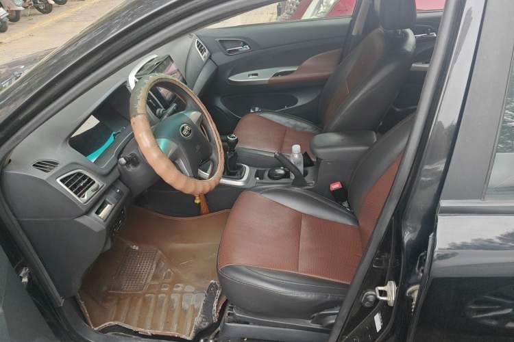 Used BYD F3 2015 Energy-Saving Edition 1.5L Manual Luxury Model Driver Seat