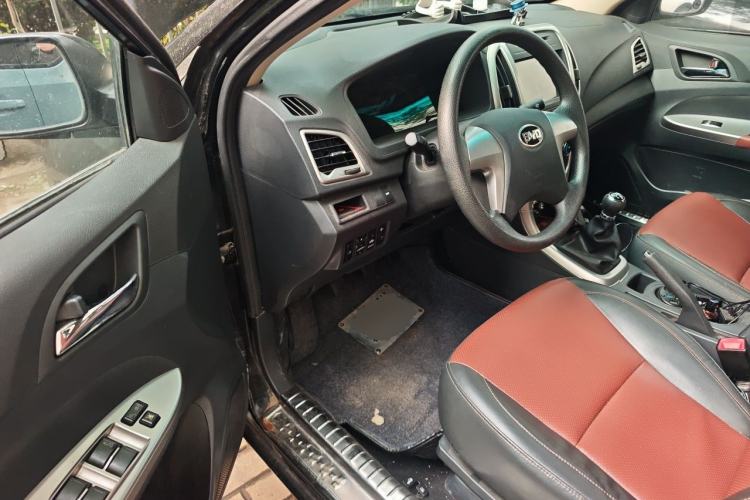 Used BYD F3 2015 Energy-Saving Edition 1.5L Manual Luxury Model Driver Seat