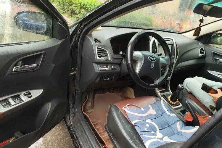 Used BYD F3 2015 Energy-Saving Edition 1.5L Manual Luxury Model Driver Seat