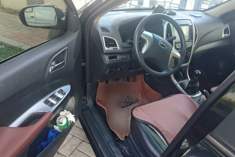 Used BYD F3 2015 Energy-Saving Edition 1.5L Manual Luxury Model Driver Seat