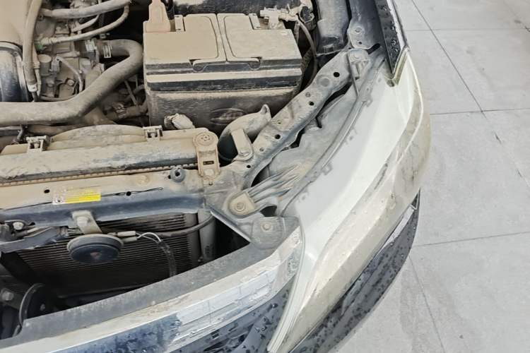 Used BYD F3 2015 Energy-Saving Edition 1.5L Manual Luxury Model Engine Bay Left