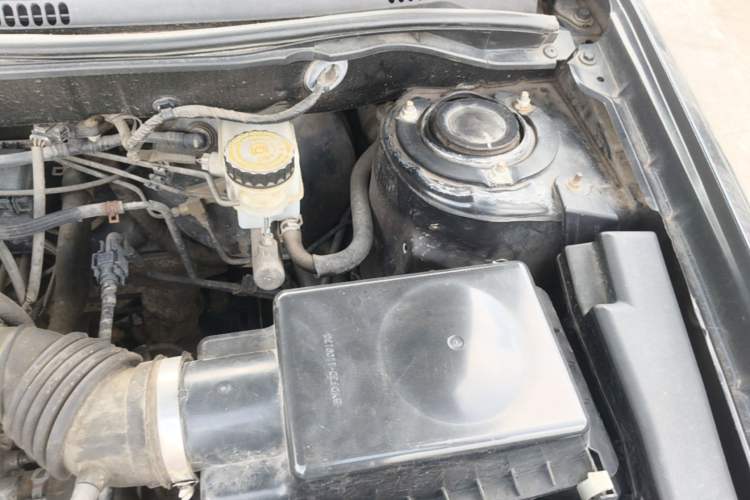 Used BYD F3 2015 Energy-Saving Edition 1.5L Manual Luxury Model Engine Bay Left