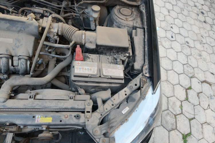 Used BYD F3 2015 Energy-Saving Edition 1.5L Manual Luxury Model Engine Bay Left