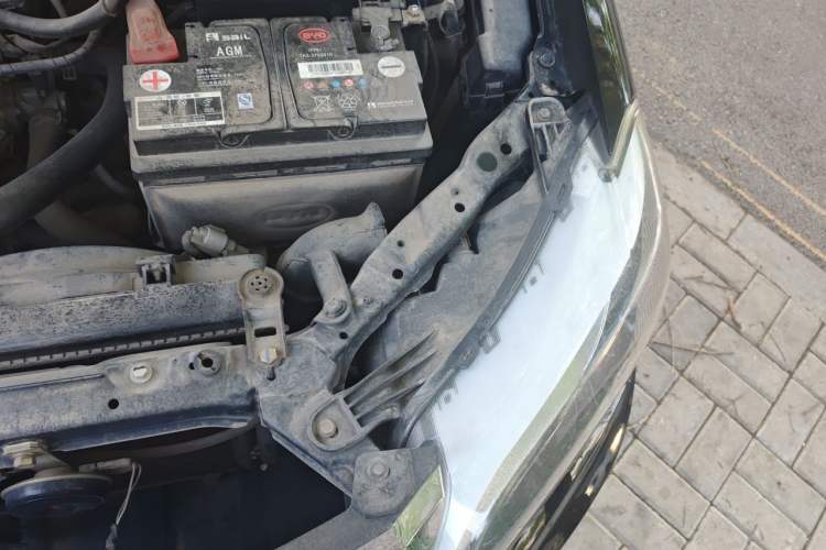 Used BYD F3 2015 Energy-Saving Edition 1.5L Manual Luxury Model Engine Bay Left
