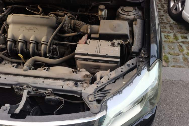 Used BYD F3 2015 Energy-Saving Edition 1.5L Manual Luxury Model Engine Bay Left