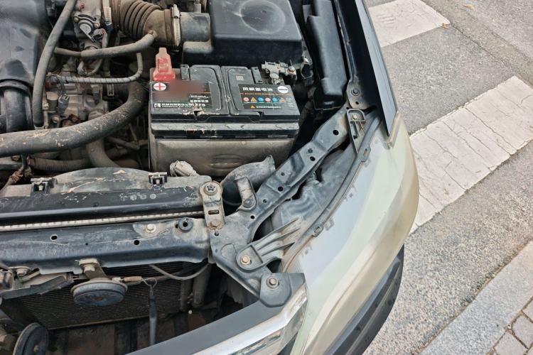 Used BYD F3 2015 Energy-Saving Edition 1.5L Manual Luxury Model Engine Bay Left