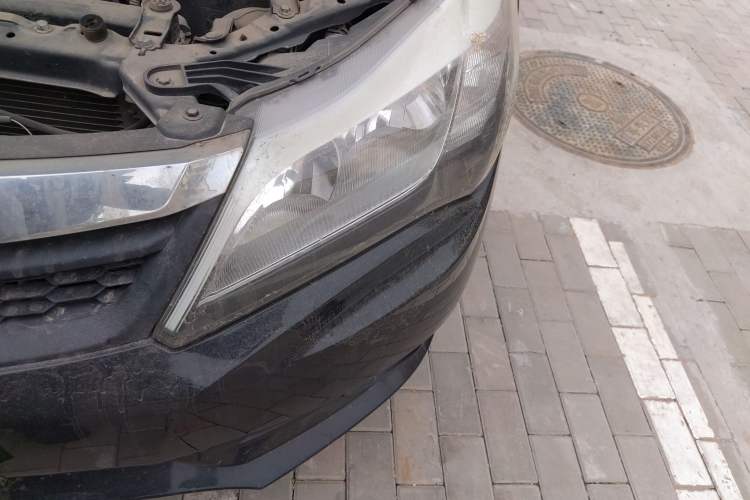 Used BYD F3 2015 Energy-Saving Edition 1.5L Manual Luxury Model Engine Bay Left