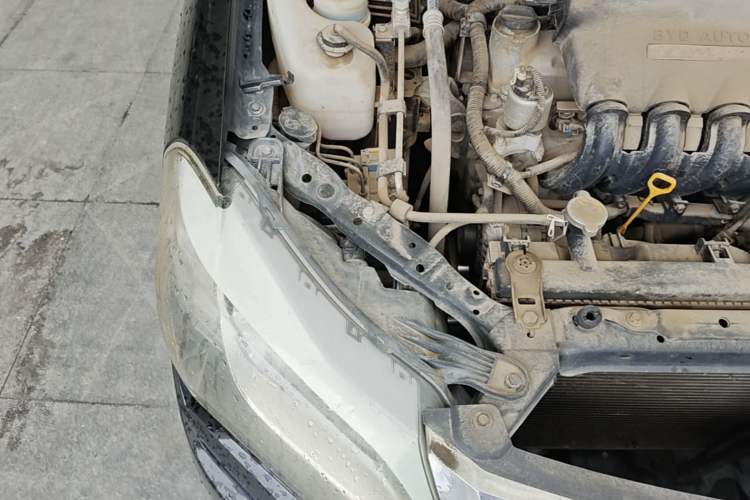 Used BYD F3 2015 Energy-Saving Edition 1.5L Manual Luxury Model Engine Bay Right