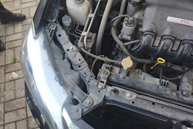 Used BYD F3 2015 Energy-Saving Edition 1.5L Manual Luxury Model Engine Bay Right