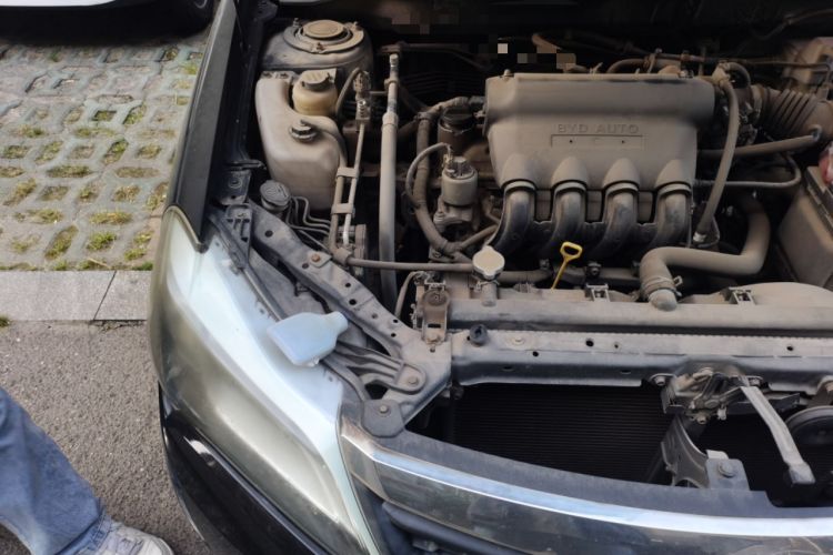 Used BYD F3 2015 Energy-Saving Edition 1.5L Manual Luxury Model Engine Bay Right