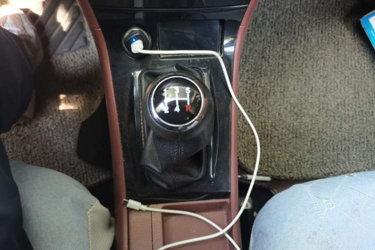 Used BYD F3 2015 Energy-Efficient Model 1.5L Manual Comfort Edition Gear Lever
