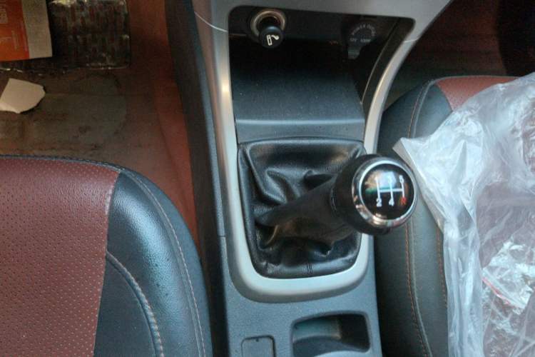 Used BYD F3 2015 Energy-Saving Edition 1.5L Manual Luxury Model Gear Lever