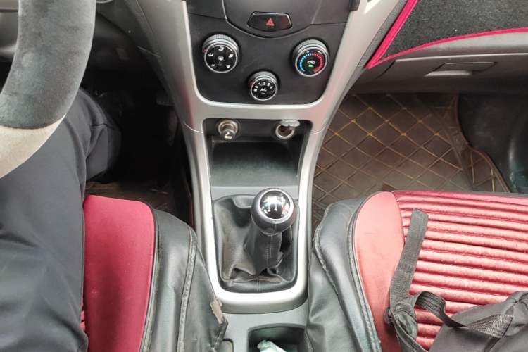 Used BYD F3 2015 Energy-Saving Edition 1.5L Manual Luxury Model Gear Lever