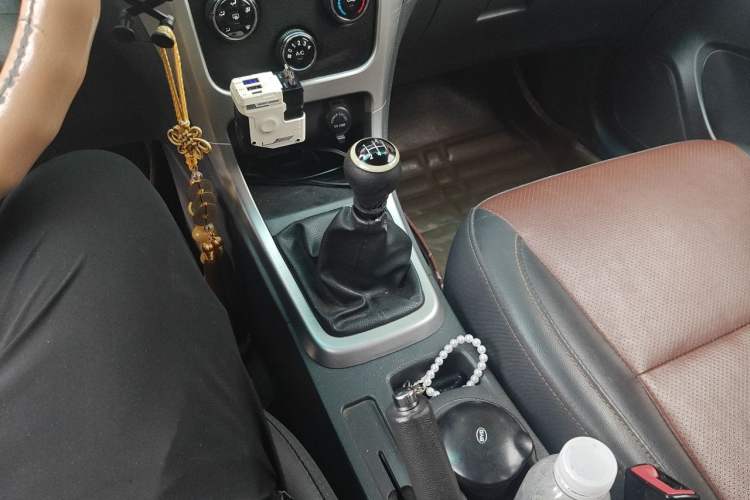 Used BYD F3 2015 Energy-Saving Edition 1.5L Manual Luxury Model Gear Lever