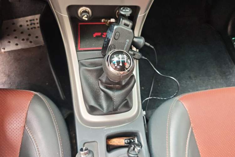 Used BYD F3 2015 Energy-Saving Edition 1.5L Manual Luxury Model Gear Lever