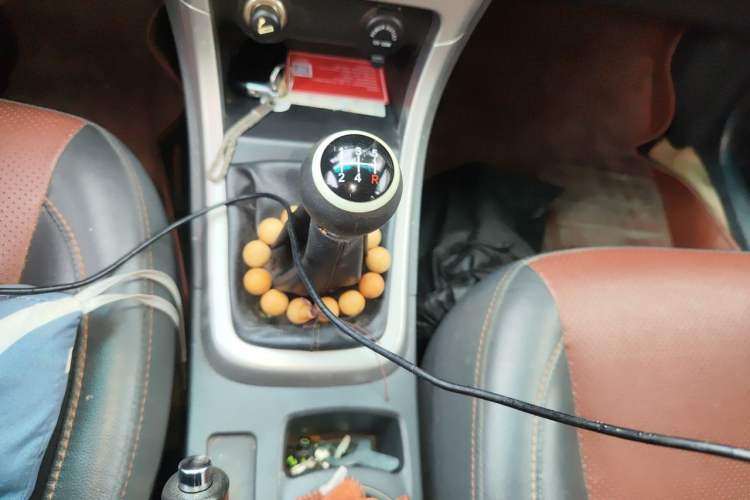 Used BYD F3 2015 Energy-Saving Edition 1.5L Manual Luxury Model Gear Lever