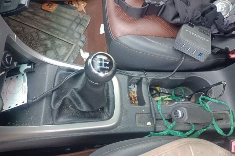 Used BYD F3 2015 Energy-Saving Edition 1.5L Manual Luxury Model Gear Lever