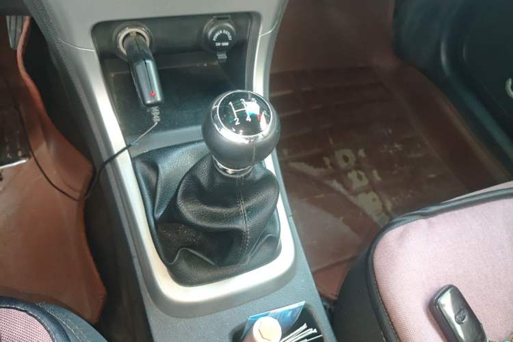 Used BYD F3 2015 Energy-Saving Edition 1.5L Manual Luxury Model Gear Lever