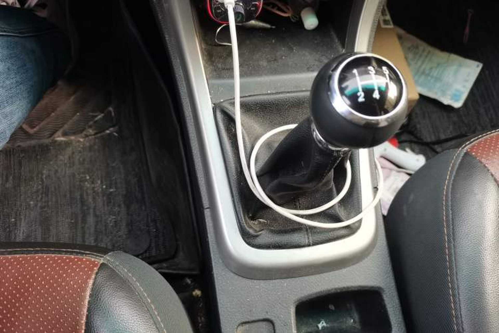 Used BYD F3 2015 Energy-Saving Edition 1.5L Manual Luxury Model Gear Lever