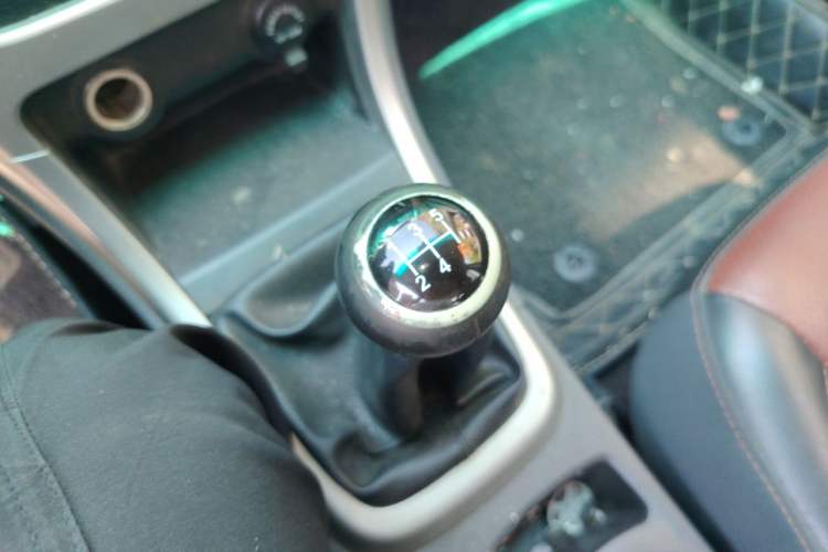 Used BYD F3 2015 Energy-Saving Edition 1.5L Manual Luxury Model Gear Lever