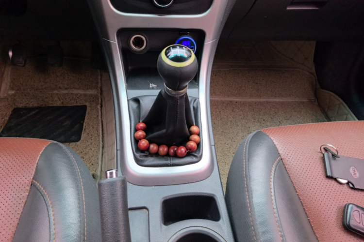 Used BYD F3 2015 Energy-Saving Edition 1.5L Manual Luxury Model Gear Lever