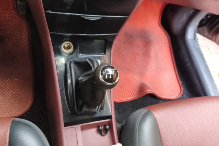 Used BYD F3 2015 Energy-Efficient Model 1.5L Manual Comfort Edition Gear Lever