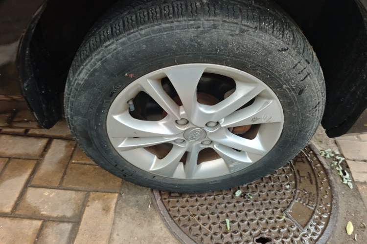 Used BYD F3 2015 Energy-Saving Edition 1.5L Manual Luxury Model Right Front Wheel Hub