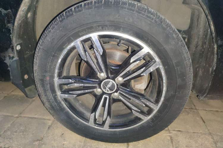 Used BYD F3 2015 Energy-Efficient Model 1.5L Manual Comfort Edition Right Front Wheel Hub