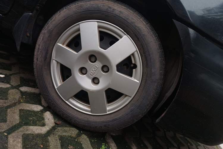 Used BYD F3 2015 Energy-Efficient Model 1.5L Manual Comfort Edition Right Front Wheel Hub