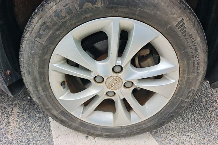 Used BYD F3 2015 Energy-Saving Edition 1.5L Manual Luxury Model Right Front Wheel Hub