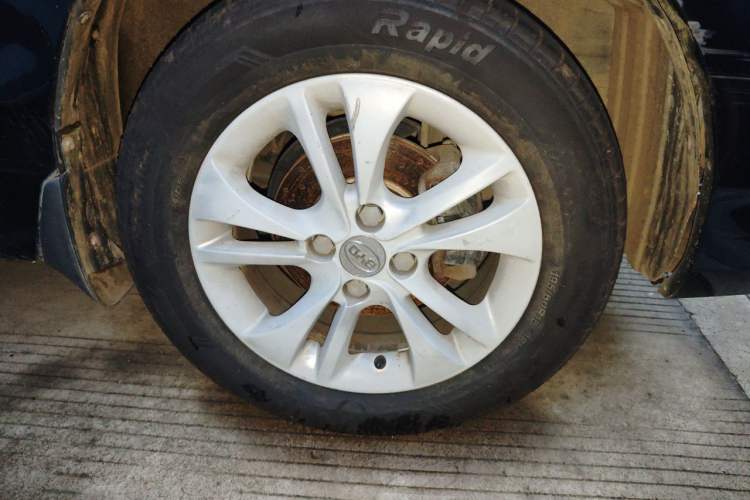 Used BYD F3 2015 Energy-Saving Edition 1.5L Manual Luxury Model Right Front Wheel Hub