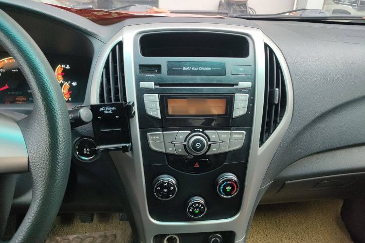 Used BYD F3 2015 Energy-Saving Edition 1.5L Manual Luxury Model Audio And AC Panel