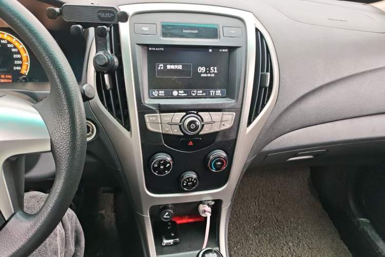 Used BYD F3 2015 Energy-Saving Edition 1.5L Manual Luxury Model Audio And AC Panel