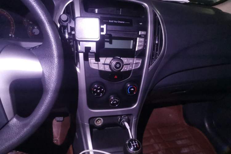 Used BYD F3 2015 Energy-Saving Edition 1.5L Manual Luxury Model Audio And AC Panel