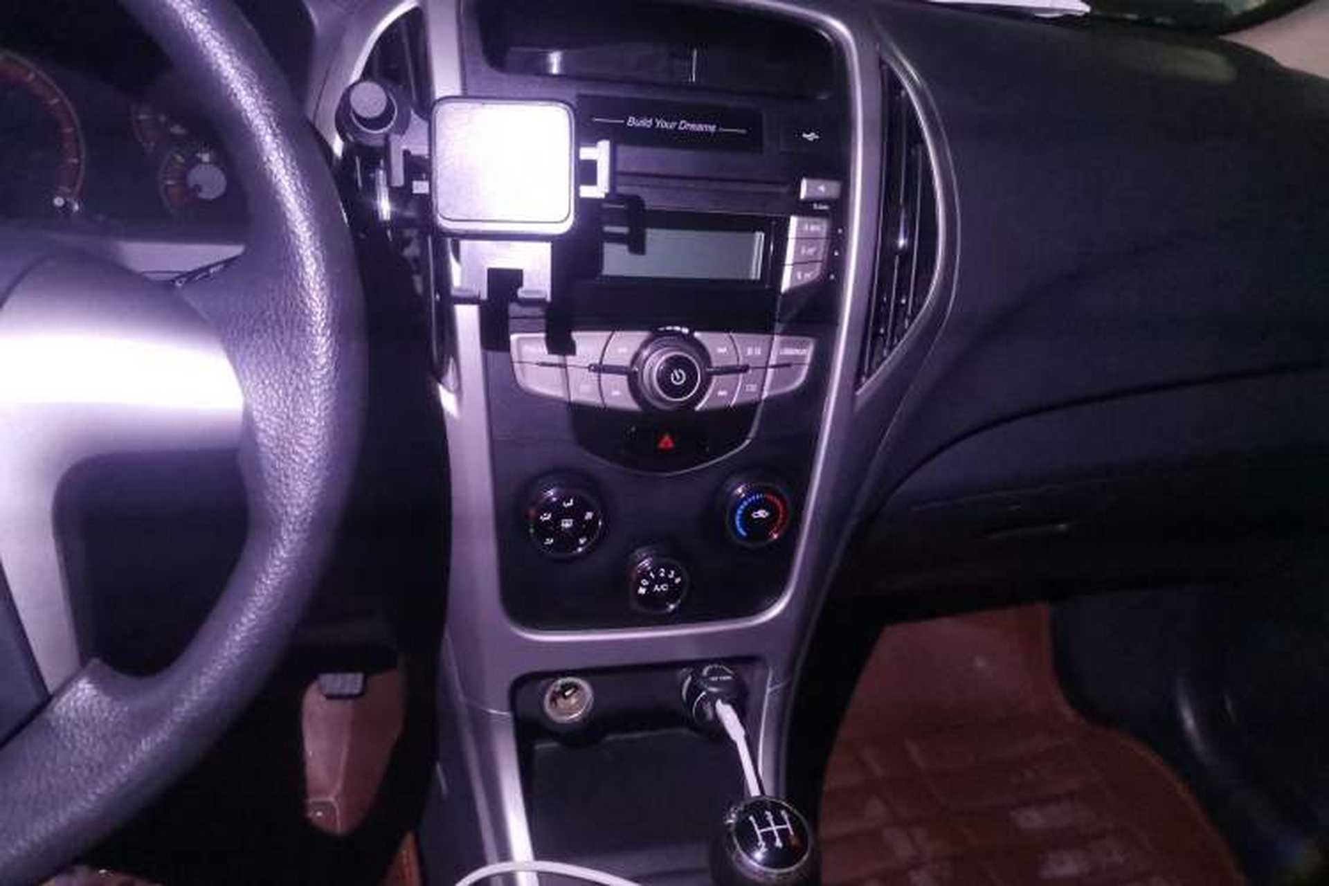 Used BYD F3 2015 Energy-Saving Edition 1.5L Manual Luxury Model Audio And AC Panel