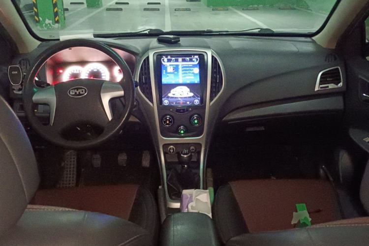 Used BYD F3 2015 Energy-Efficient Model 1.5L Manual Comfort Edition Center Console