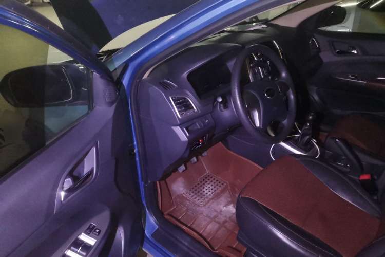Used BYD F3 2015 Energy-Saving Edition 1.5L Manual Luxury Model Driver Seat