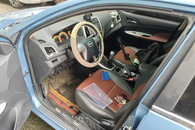 Used BYD F3 2015 Energy-Saving Edition 1.5L Manual Luxury Model Driver Seat