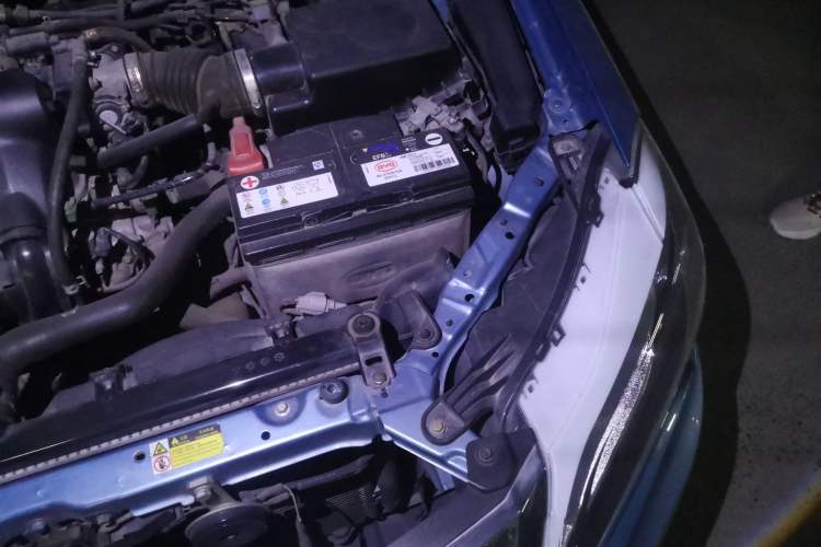 Used BYD F3 2015 Energy-Saving Edition 1.5L Manual Luxury Model Engine Bay Left