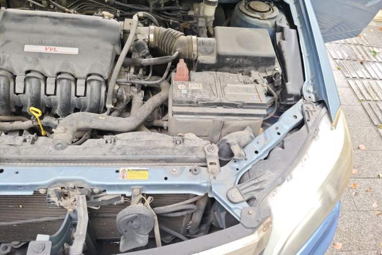 Used BYD F3 2015 Energy-Saving Edition 1.5L Manual Luxury Model Engine Bay Left