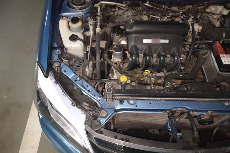 Used BYD F3 2015 Energy-Saving Edition 1.5L Manual Luxury Model Engine Bay Right