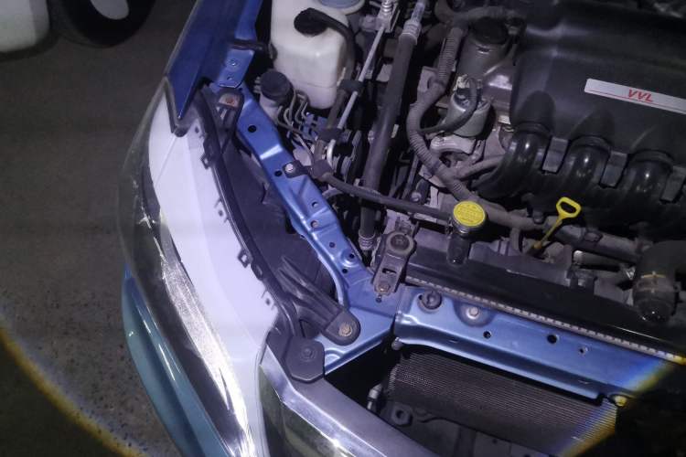 Used BYD F3 2015 Energy-Saving Edition 1.5L Manual Luxury Model Engine Bay Right