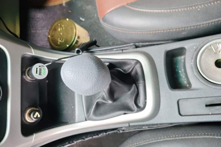 Used BYD F3 2015 Energy-Saving Edition 1.5L Manual Luxury Model Gear Lever