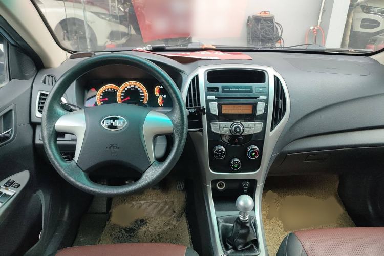 Used BYD F3 2015 Energy-Saving Edition 1.5L Manual Luxury Model Interior 2