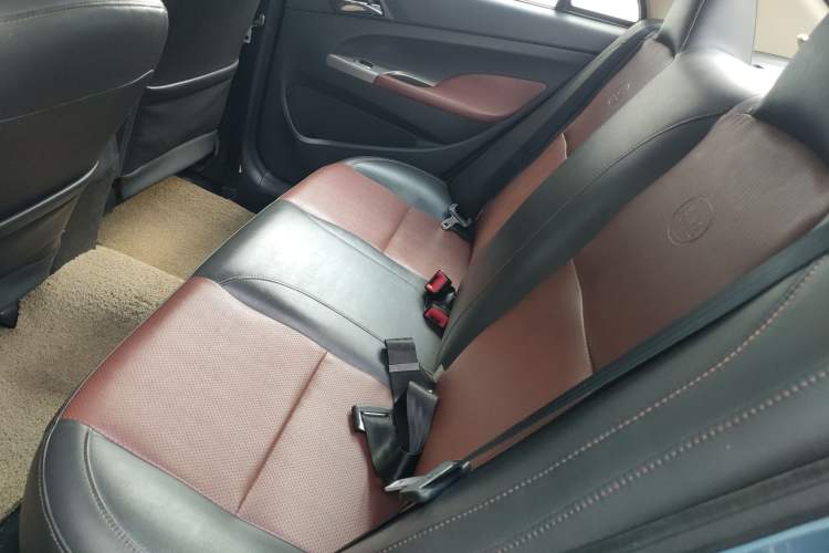 Used BYD F3 2015 Energy-Saving Edition 1.5L Manual Luxury Model Interior 4