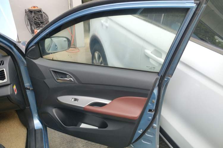 Used BYD F3 2015 Energy-Saving Edition 1.5L Manual Luxury Model Interior 5