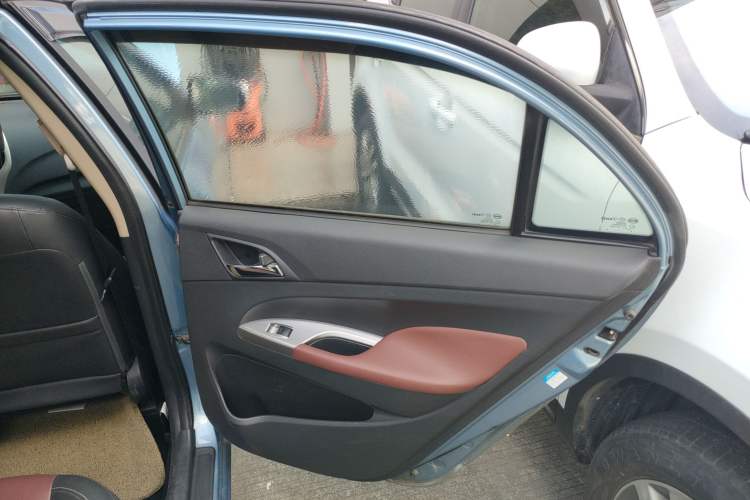 Used BYD F3 2015 Energy-Saving Edition 1.5L Manual Luxury Model Interior 6
