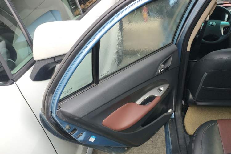 Used BYD F3 2015 Energy-Saving Edition 1.5L Manual Luxury Model Interior 8