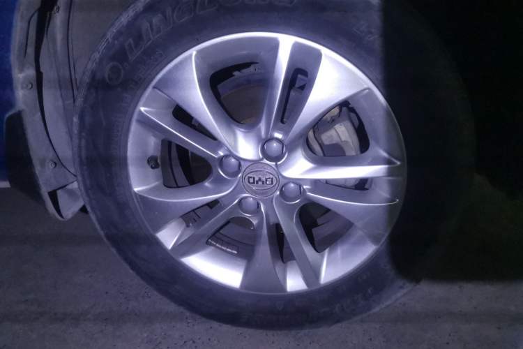 Used BYD F3 2015 Energy-Saving Edition 1.5L Manual Luxury Model Right Front Wheel Hub